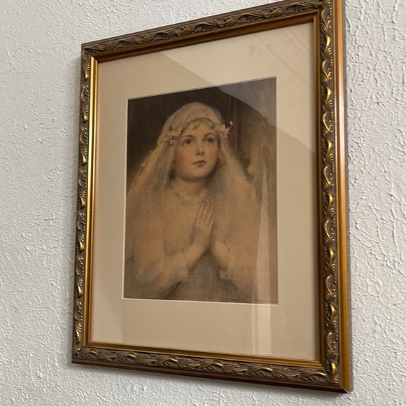 Signed and framed Vintage Art Piece of Catholic Girl Receiving Communion - Picture 3 of 4